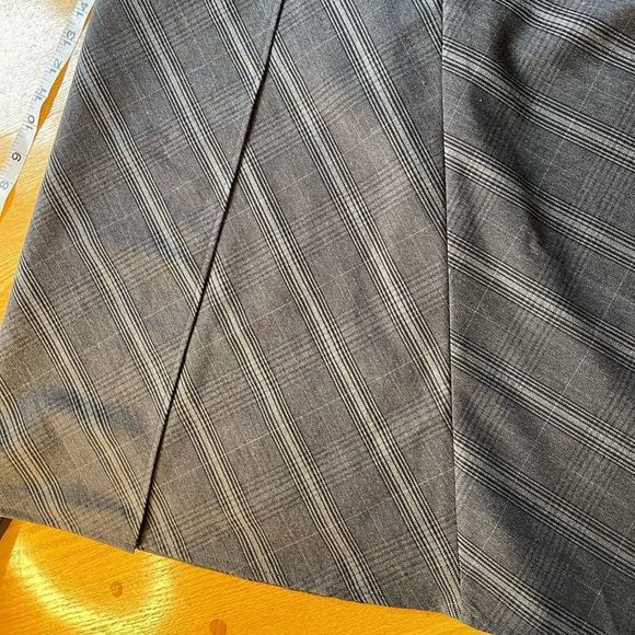 #123 Suzy Shier A-line skirt with side overlap - Picture 4 of 6